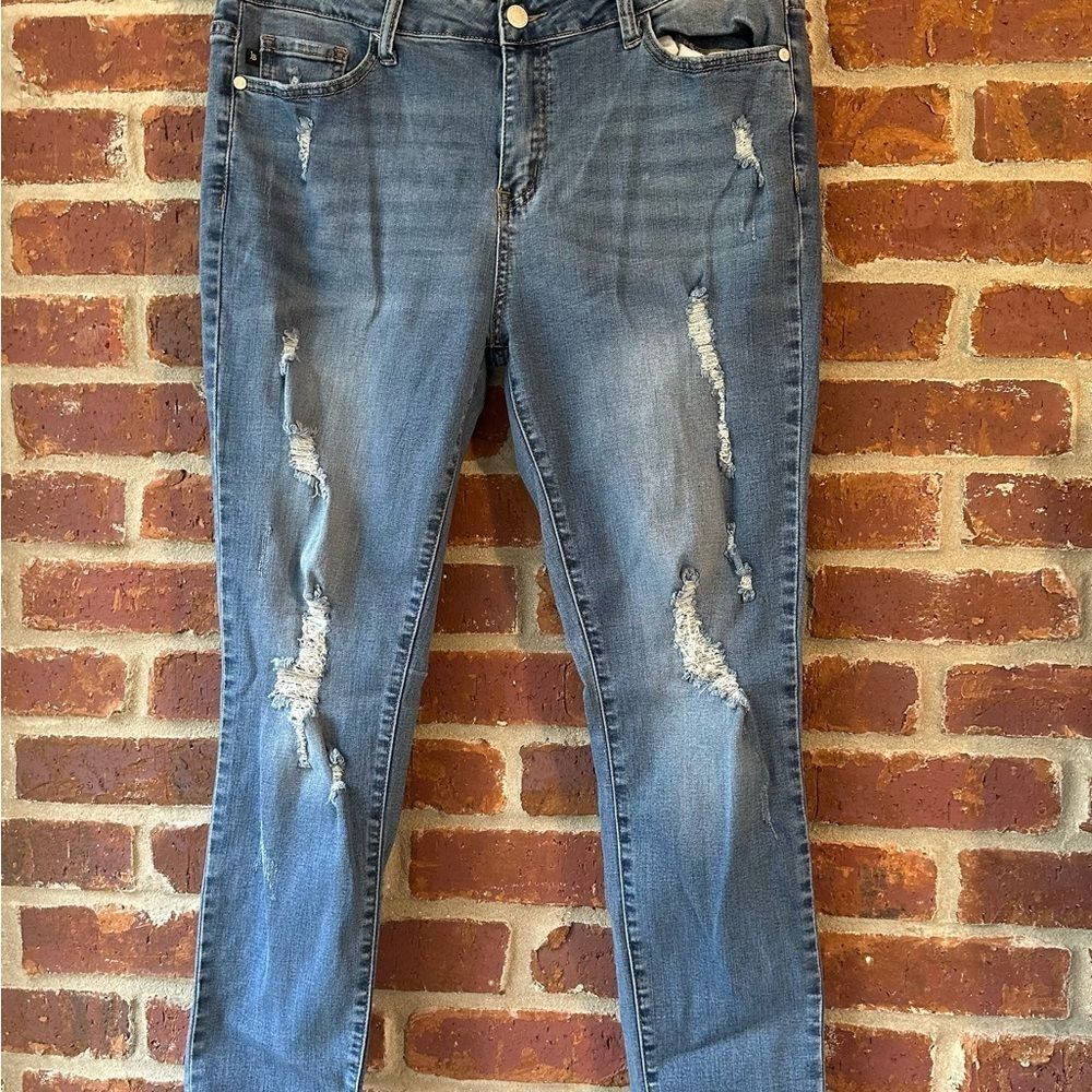 Judy‎ Blue distressed jeans